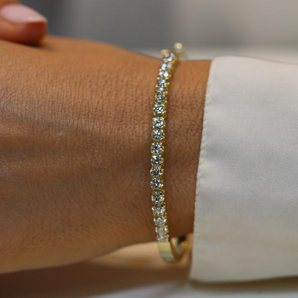 צמיד טניס משובץ יהלומים על פרק כף היד מתוך Fine Jewelry של Maison Mana